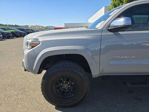 Used 2019 Toyota Tacoma Limited AWD/4WD image 6