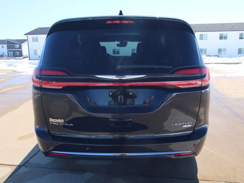 New 2026 Chrysler Pacifica Limited image 15