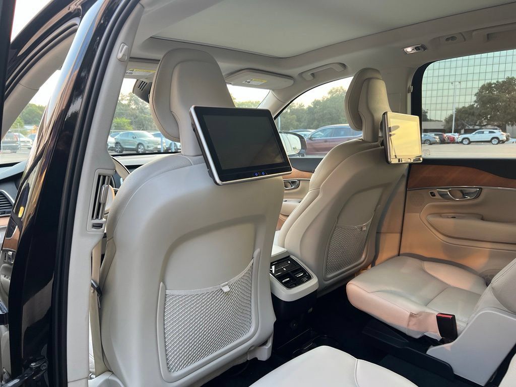 Used 2021 Volvo XC90 T6 Momentum w/ Climate Package AWD/4WD image 23