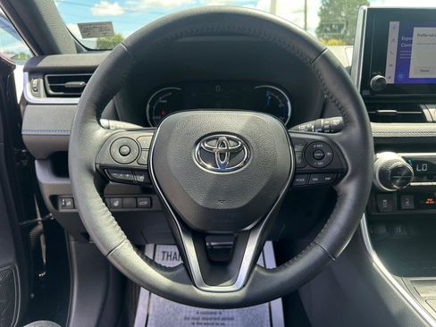 Used 2023 Toyota RAV4 SE w/ Convenience Package AWD/4WD image 12