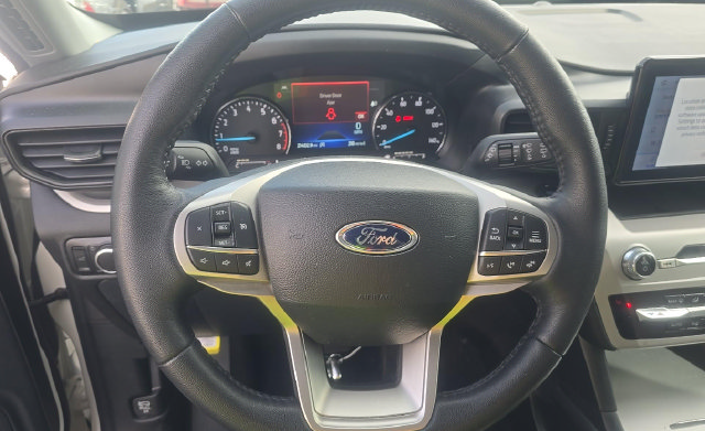 Used 2024 Ford Explorer XLT RWD image 6