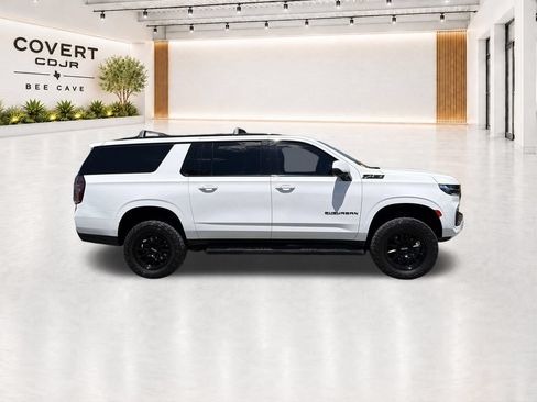 Used 2024 Chevrolet Suburban Z71 w/ Luxury Package AWD/4WD image 15