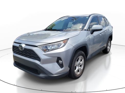 Used 2019 Toyota RAV4 XLE FWD image 3