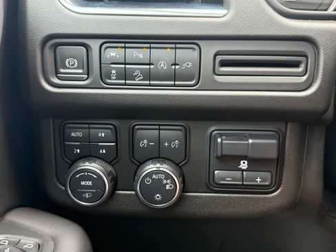 Used 2021 Chevrolet Tahoe Z71 w/ Z71 Off-Road Package image 22