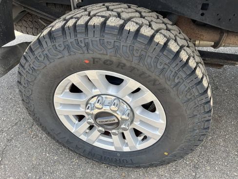 Used 2018 Ford F250 XLT w/ XLT Value Package AWD/4WD image 16