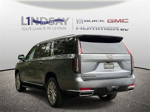 Used 2022 Cadillac Escalade ESV Premium Luxury image 4