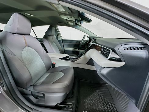 Used 2018 Toyota Camry LE w/ Convenience Package image 29