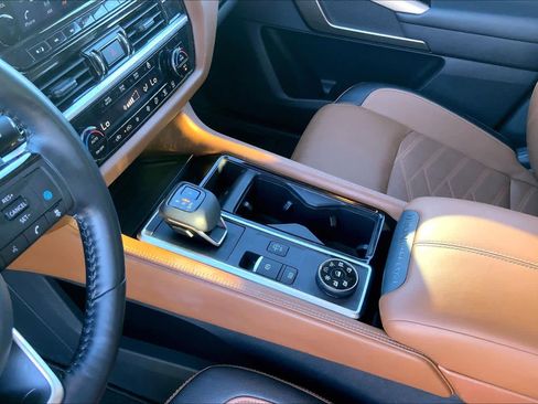 Used 2022 Nissan Pathfinder Platinum w/ Cargo Package image 16