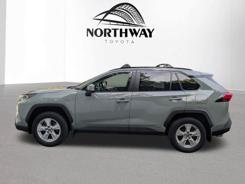 Used 2021 Toyota RAV4 XLE w/ XLE Grade Weather Package AWD/4WD image 6