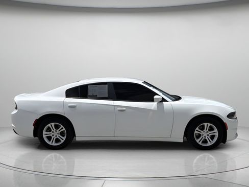 Used 2021 Dodge Charger SXT RWD image 2