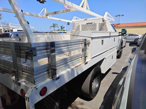 Used 2017 Ford F550 2WD Regular Cab Super Duty image 4