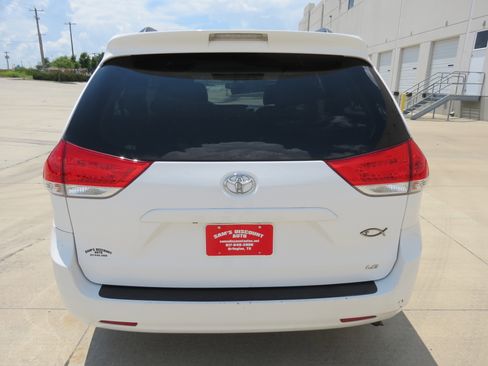 Used 2014 Toyota Sienna LE FWD image 8