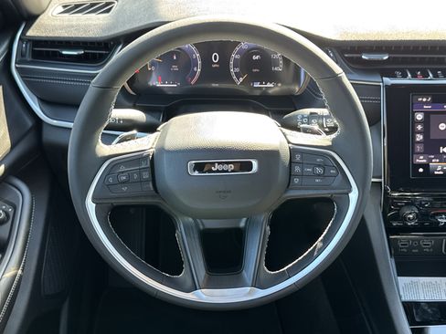 New 2025 Jeep Grand Cherokee L Altitude image 15