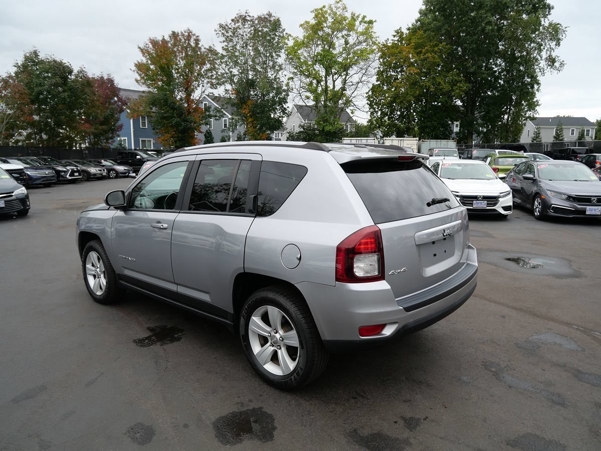 Used 2017 Jeep Compass Latitude AWD/4WD image 4