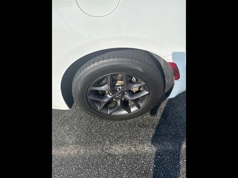 Used 2019 Chrysler Pacifica Touring-L Plus w/ Advanced Safetytec Group FWD image 11