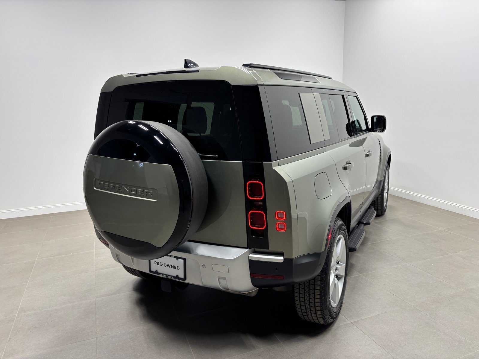 Used 2025 Land Rover Defender 110 S AWD/4WD image 7