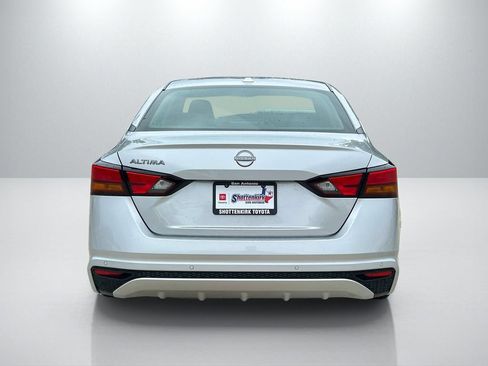 Used 2025 Nissan Altima 2.5 SV FWD image 6