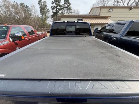 Used 2016 Nissan Titan SL image 23