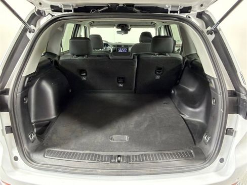 Used 2023 Jeep Grand Cherokee Laredo image 18