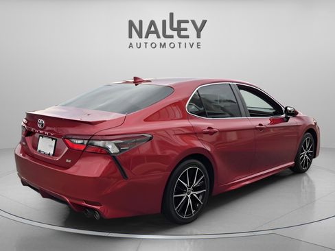 Used 2022 Toyota Camry SE image 5