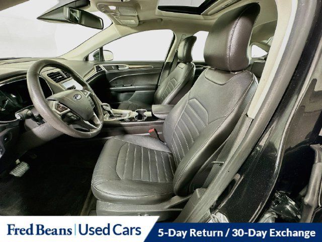 Used 2015 Ford Fusion SE w/ Equipment Group 502A FWD image 21