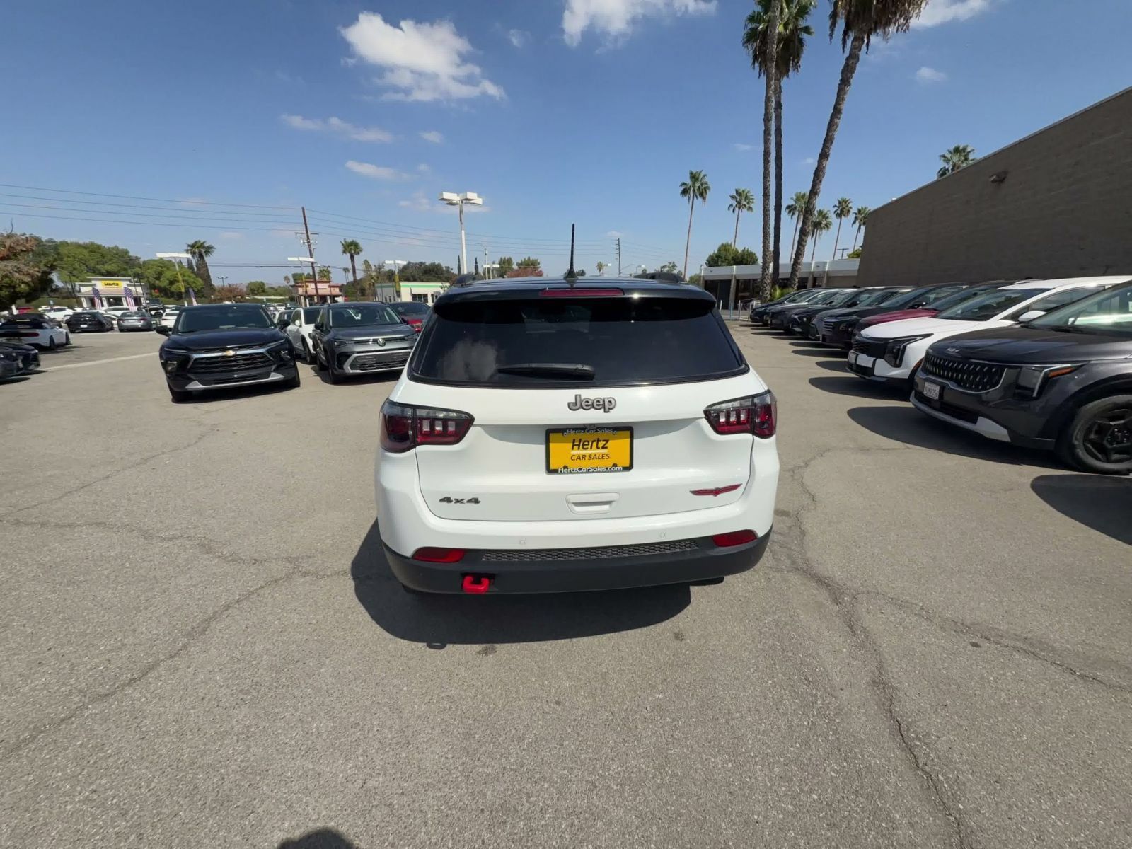 Used 2025 Jeep Compass Trailhawk AWD/4WD image 12