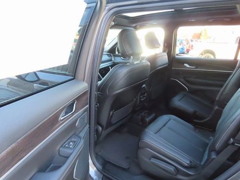 New 2026 Jeep Grand Cherokee L Limited w/ Luxury Tech Group II AWD/4WD image 21