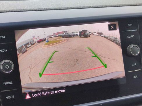 Used 2024 Volkswagen Taos SE image 14