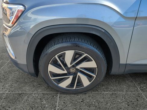 Used 2024 Volkswagen Atlas SE image 14