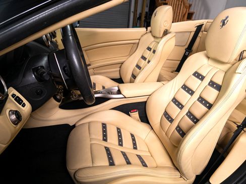 Used 2011 Ferrari California image 4