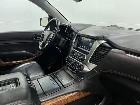 Used 2020 Chevrolet Suburban Premier image 22