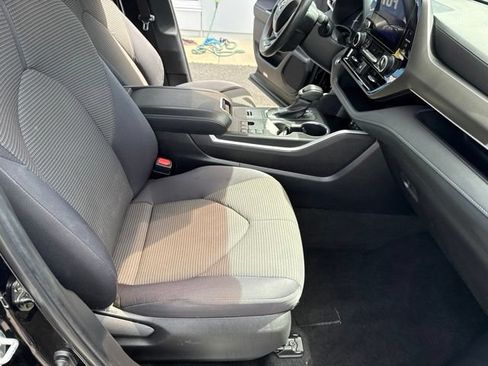 Used 2023 Toyota Highlander L FWD image 25
