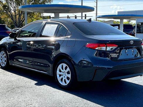 Used 2025 Toyota Corolla LE FWD image 3