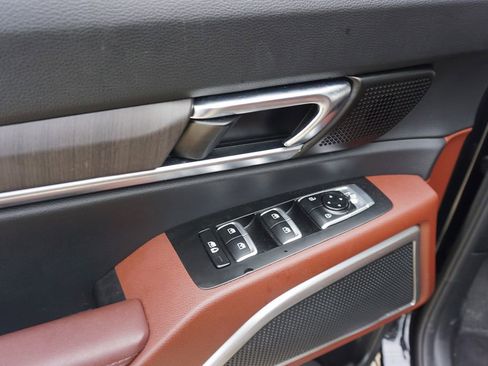 Used 2024 Kia Telluride EX w/ EX Captain's Chair Package FWD image 4