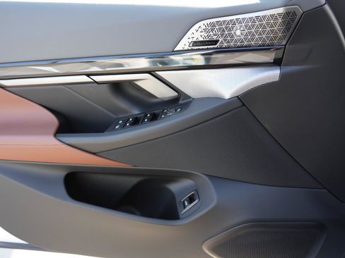 Used 2025 BMW i5 xDrive40 image 10