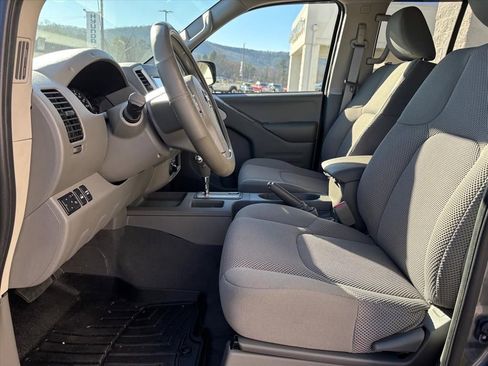 Used 2019 Nissan Frontier SV image 9