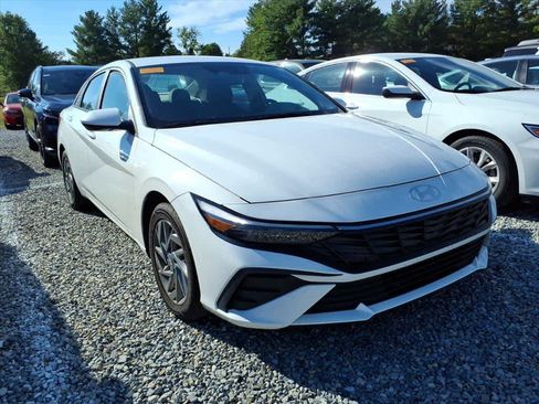 Used 2024 Hyundai Elantra SEL FWD image 13