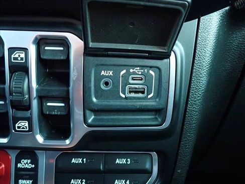 Used 2023 Jeep Gladiator Rubicon w/ Cold Weather Group AWD/4WD image 18