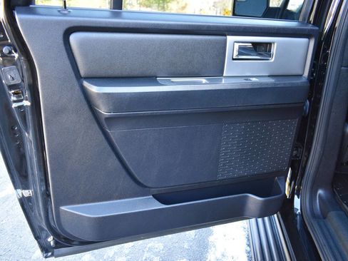 Used 2017 Ford Expedition EL XLT w/ Equipment Group 202A image 16