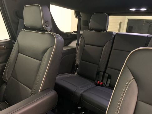 Used 2021 Chevrolet Tahoe Premier w/ Premium Package image 17