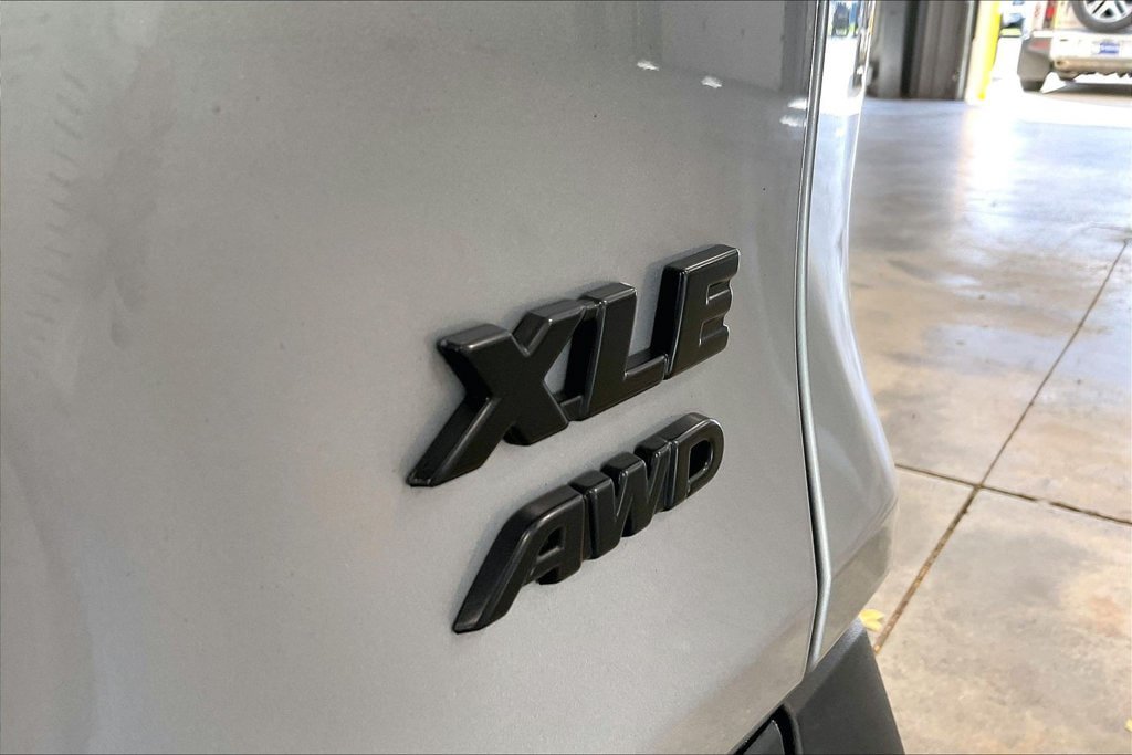 Used 2022 Toyota RAV4 XLE AWD/4WD image 25