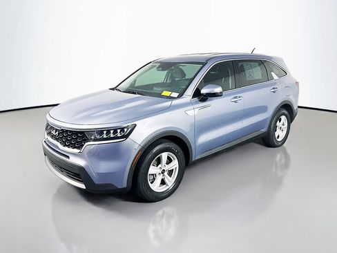 Used 2022 Kia Sorento LX image 3