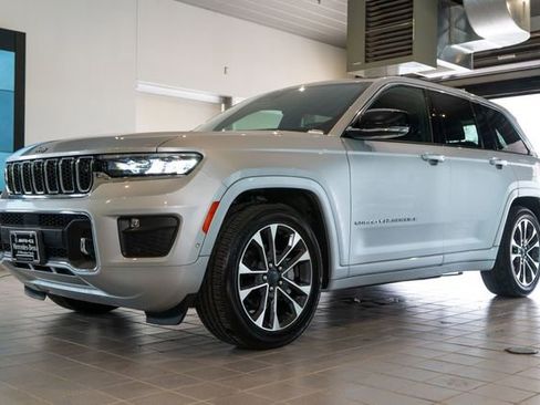Used 2023 Jeep Grand Cherokee Overland w/ Adv Protech Group III AWD/4WD image 3