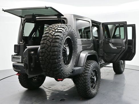 Used 2016 Jeep Wrangler Unlimited Rubicon image 42