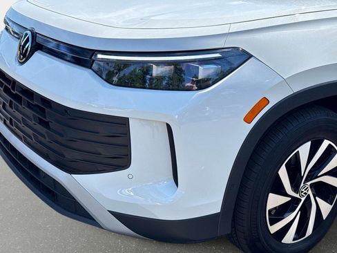Certified 2025 Volkswagen Tiguan S FWD image 9