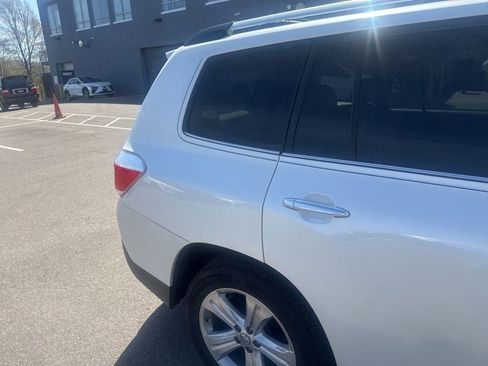 Used 2012 Toyota Highlander Limited w/ Tow Pkg image 8