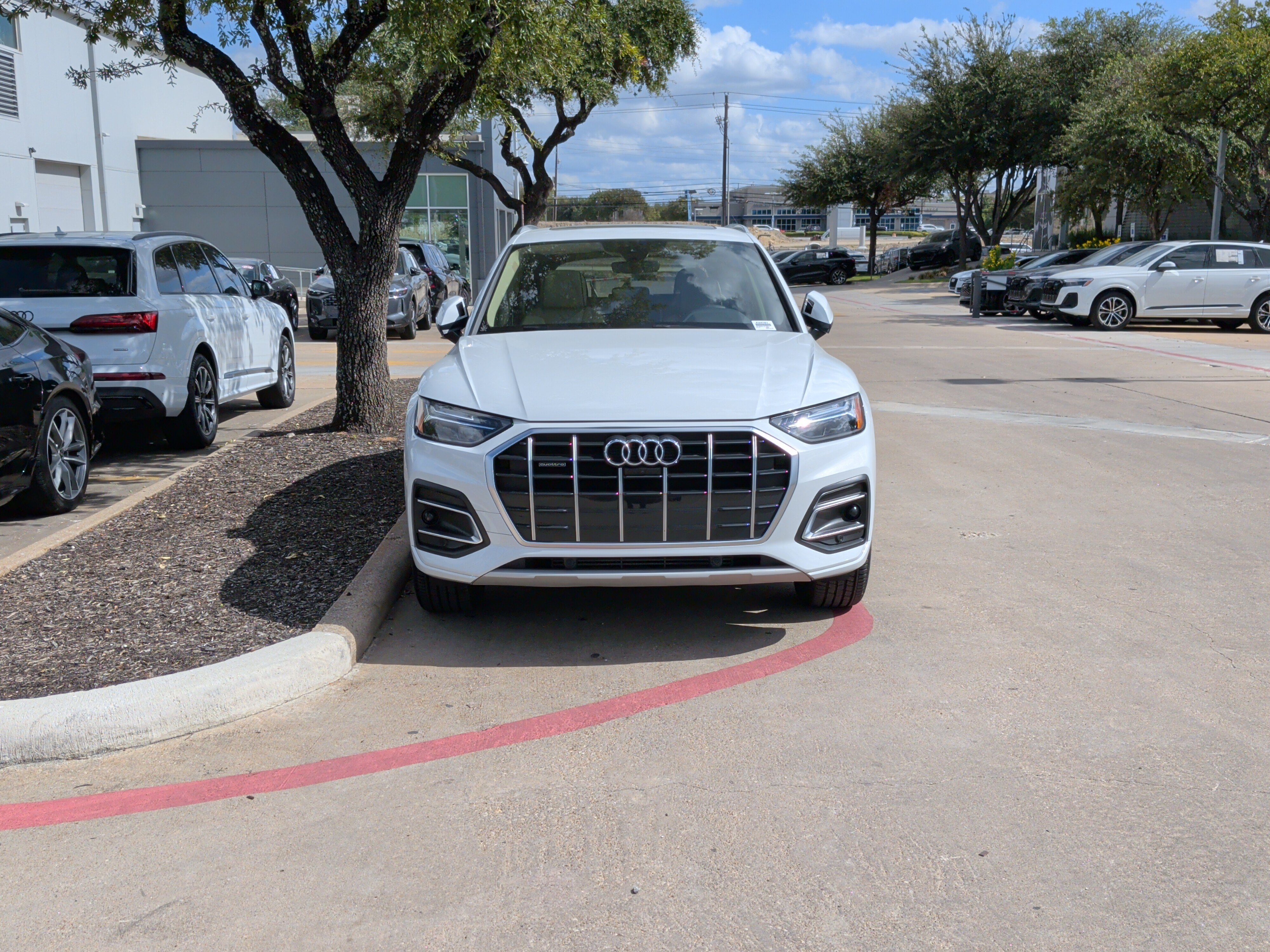 Used 2023 Audi Q5 2.0T Premium Plus w/ Premium Plus Package AWD/4WD image 3