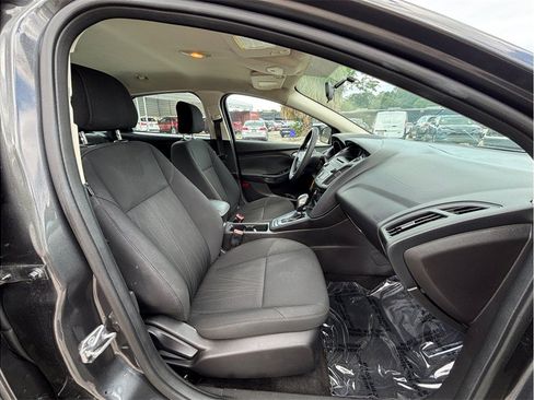 Used 2017 Ford Focus SE FWD image 30