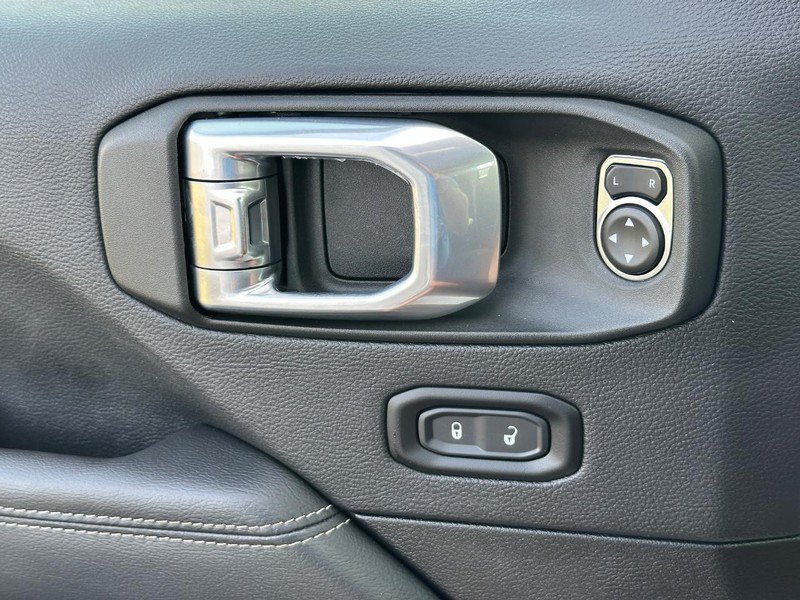 Used 2023 Jeep Wrangler Unlimited Sahara AWD/4WD image 25