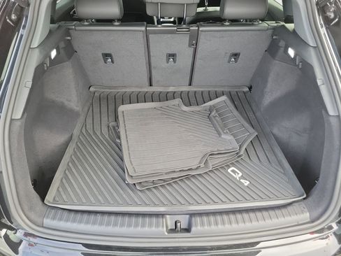 Used 2022 Audi Q4 e-tron Premium Plus w/ Premium Plus image 9